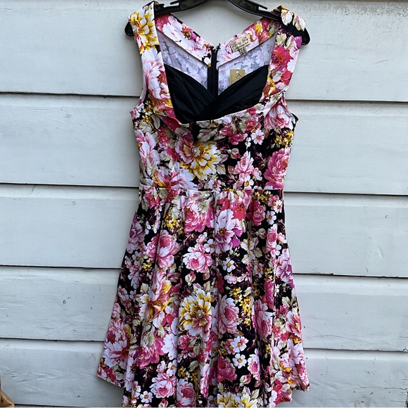New Lindy Bop black and pink floral fit and flare 50’s style retro dress L NWT - Picture 1 of 8